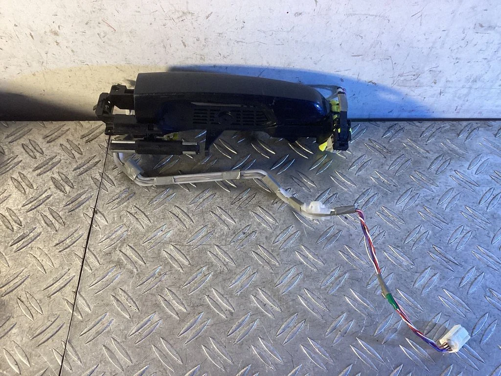 Front door exterior handle – Toyota Land Cruiser (J150) (2009-)
