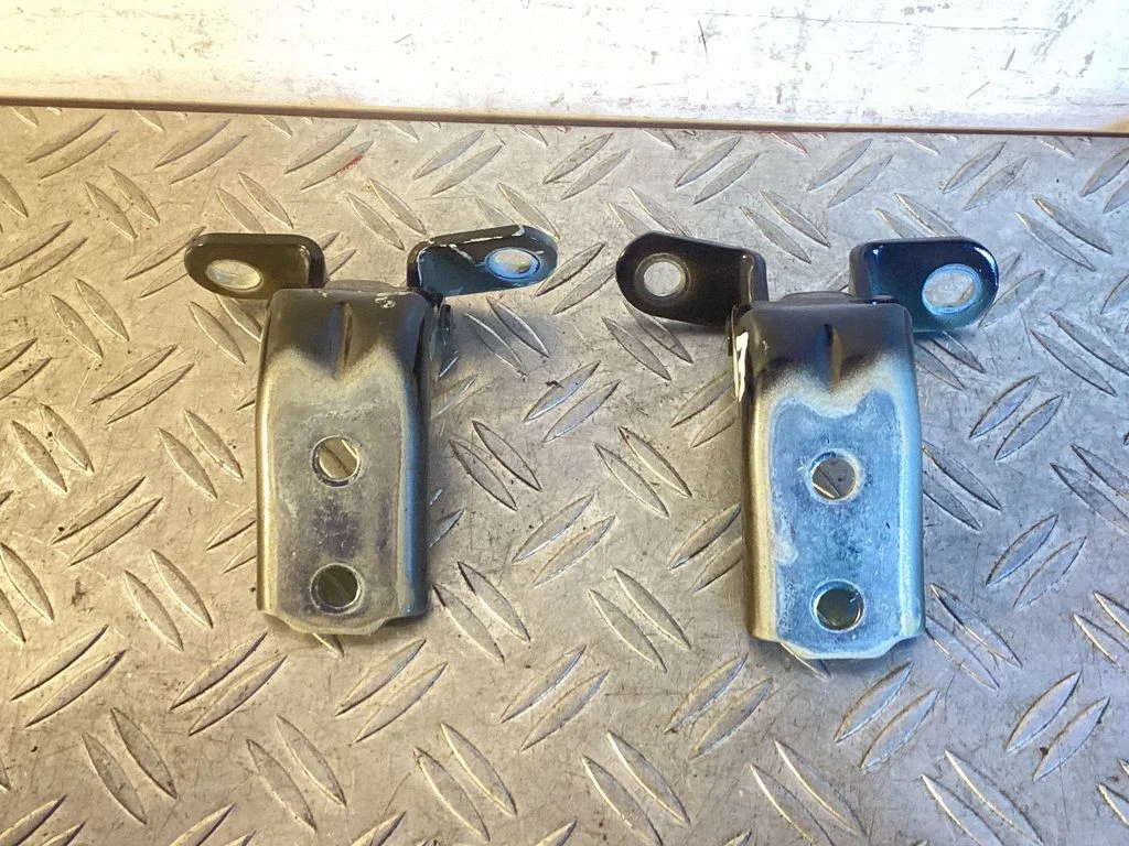 Front door upper hinge – KIA EV6 (2021-)