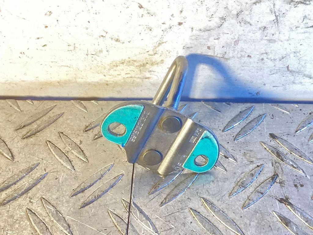 Loading door lock loop/hook striker – Porsche 911 997 (2004-2013)