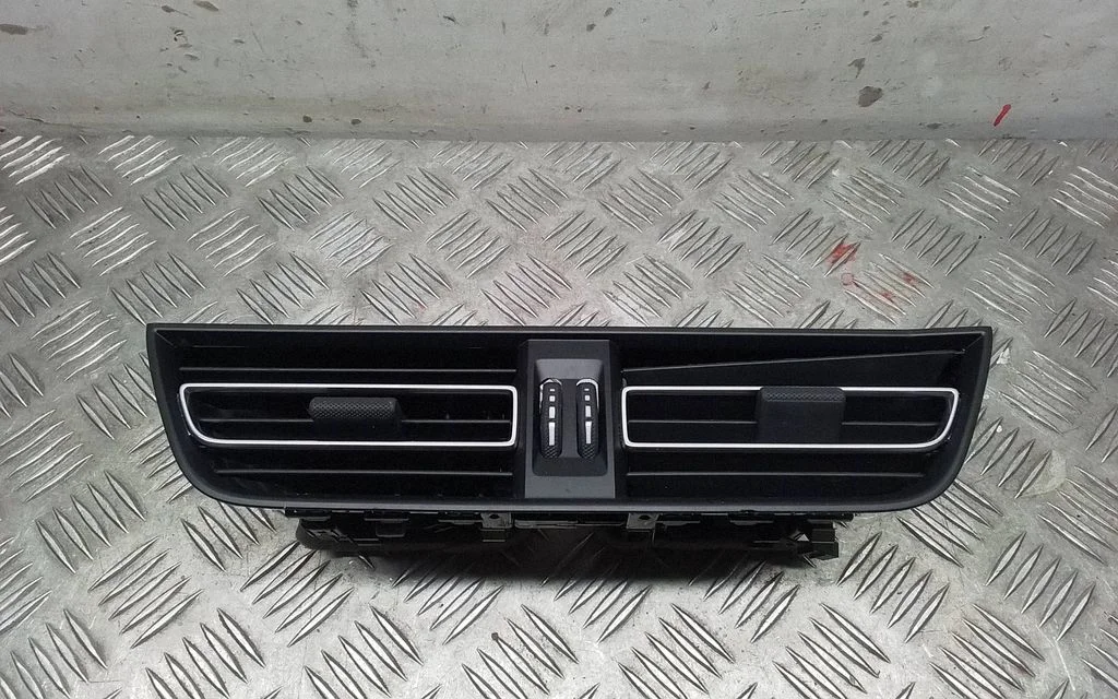 Dash center air vent grill – Porsche Macan (95B) (2019-)