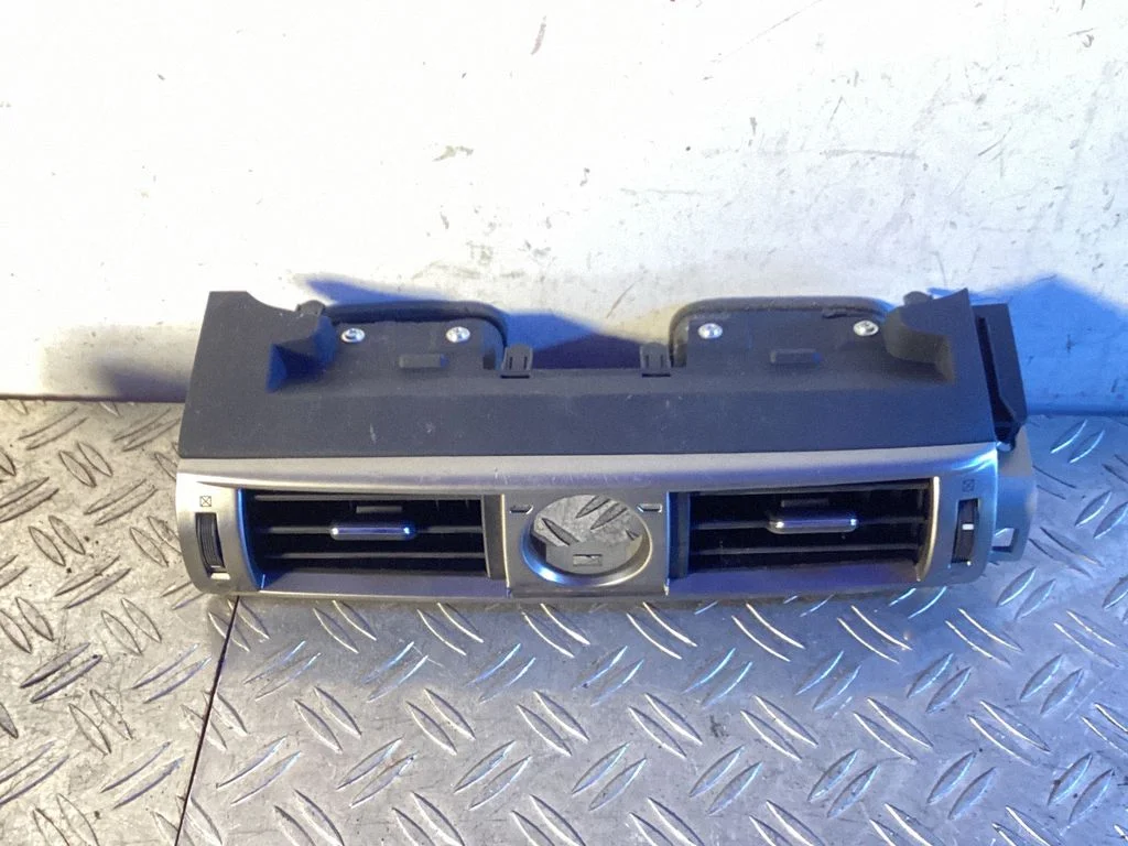 Dash center air vent grill 5567053080