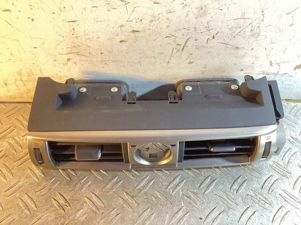 Dash center air vent grill 5567053080