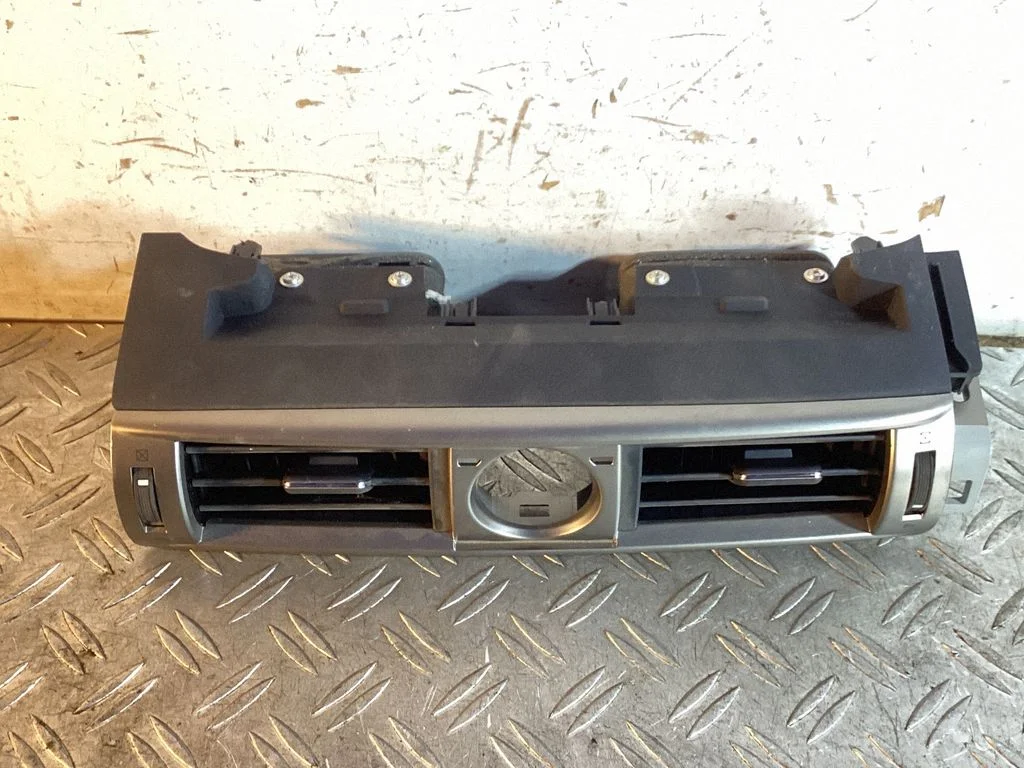 Dash center air vent grill 5567053080