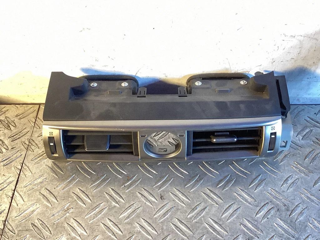 Dash center air vent grill 5567053140