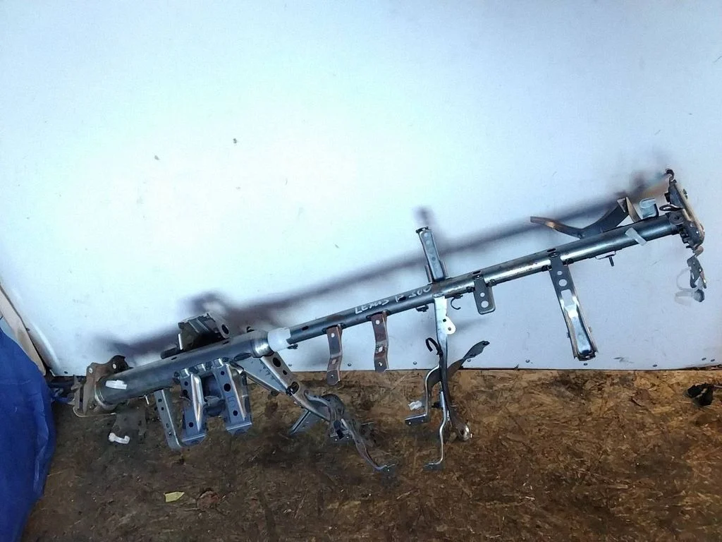 Armatuurlaua ristraam – Lexus IS III XE30 (2013-2020)