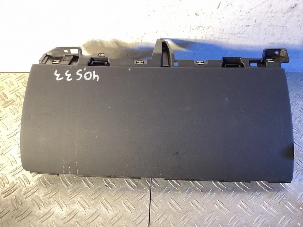 Kindalaegas – Tesla Model Y (2020-)