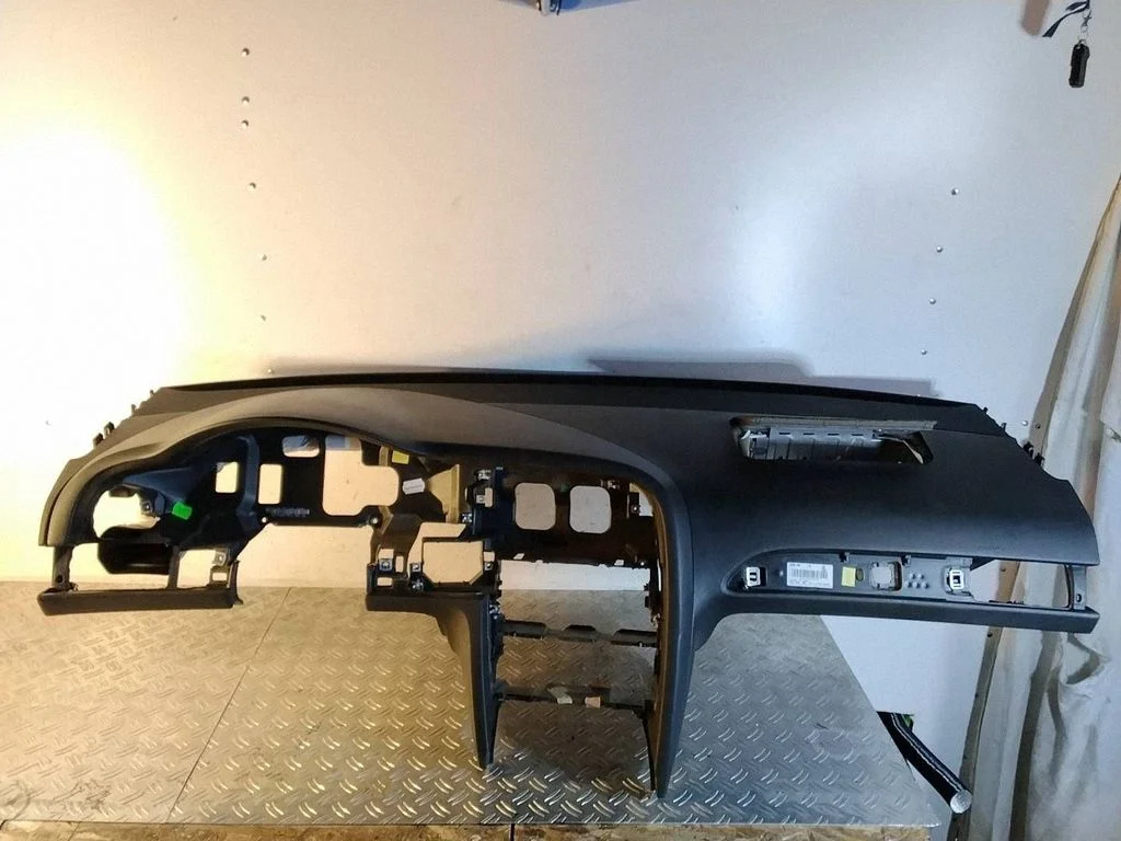 Dashboard 4F1857041R