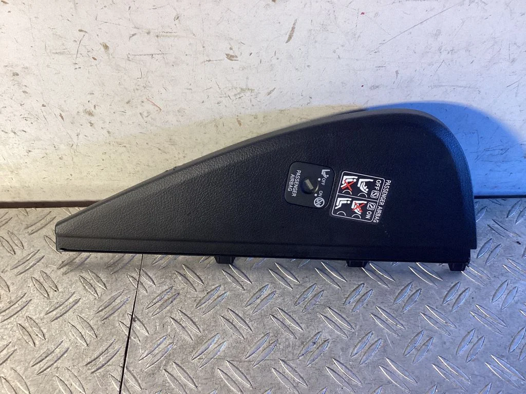 Dashboard side end trim – Toyota Land Cruiser (J150) (2009-)