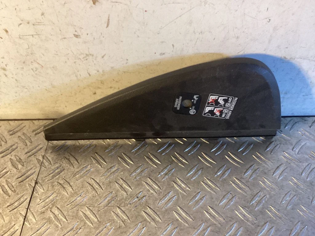 Dashboard side end trim – Toyota Land Cruiser (J150) (2009-)