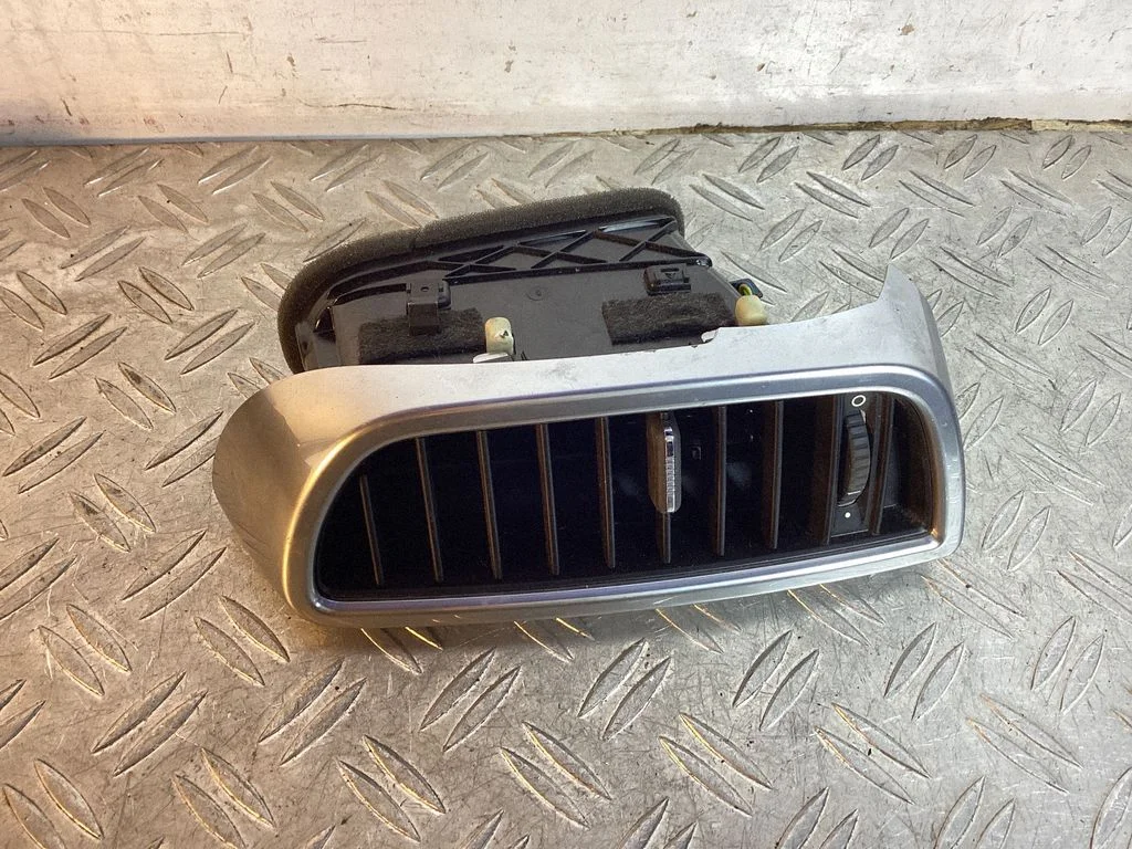Armatuurlaua õhutusresti kate – Porsche Cayenne (92A) (2010-2017)