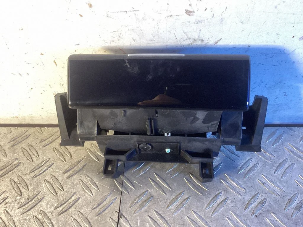 Car ashtray AH22048A02A