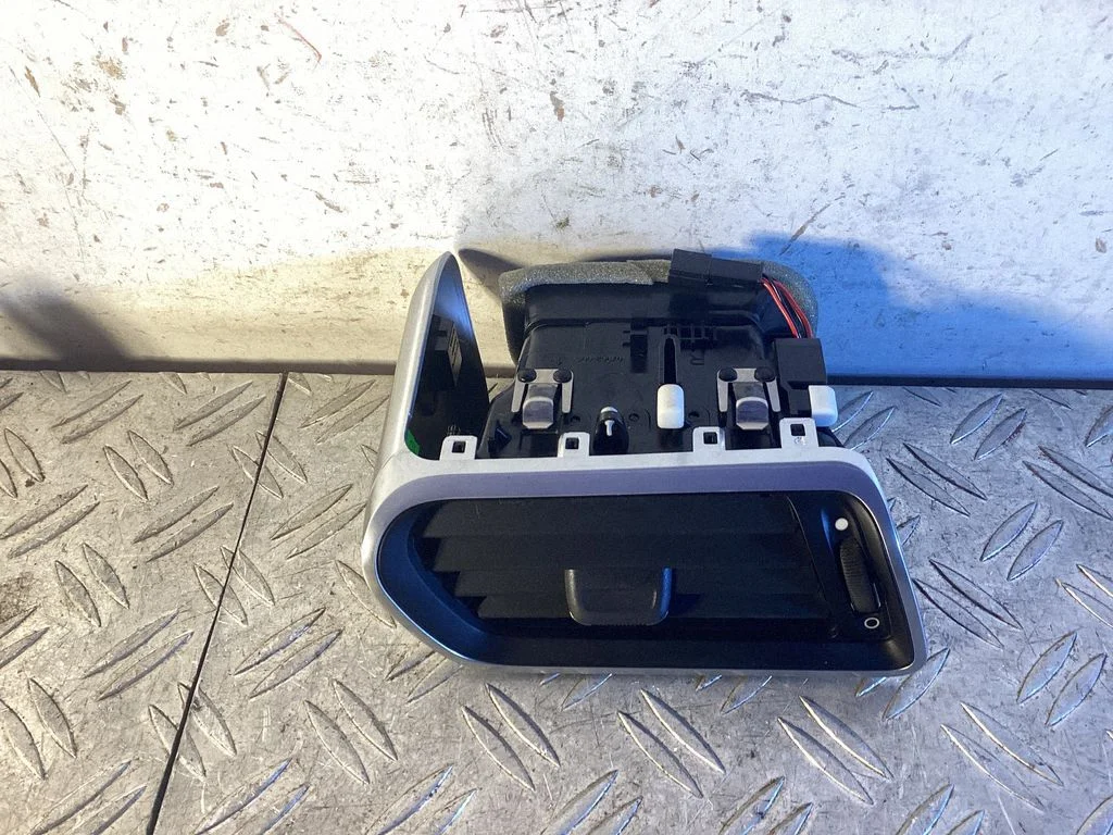 Armatuurlaua külje õhutusresti kate – Porsche 911 991 (2011-2019)