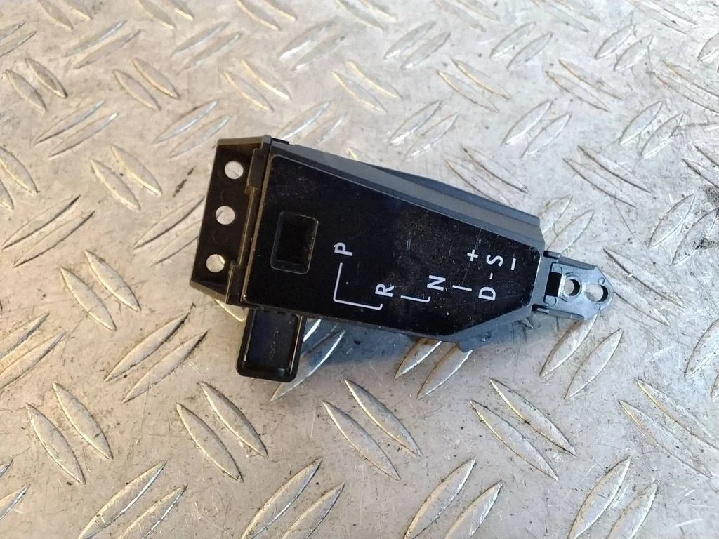 Gear shifter surround trim plastic – Lexus RX 450H (2016-)