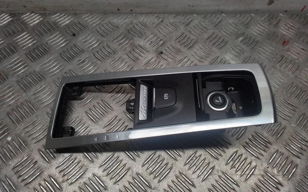 Gear shifter surround trim plastic 95B863419