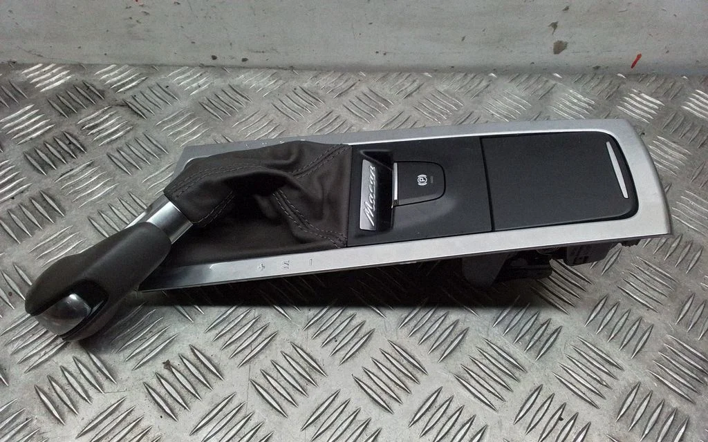 Gear shifter surround trim plastic – Porsche Macan (95B) (2014-2018)