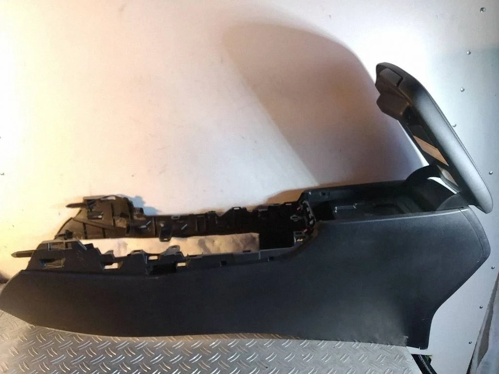 Keskkonsool – Lexus NX (2014-2021)