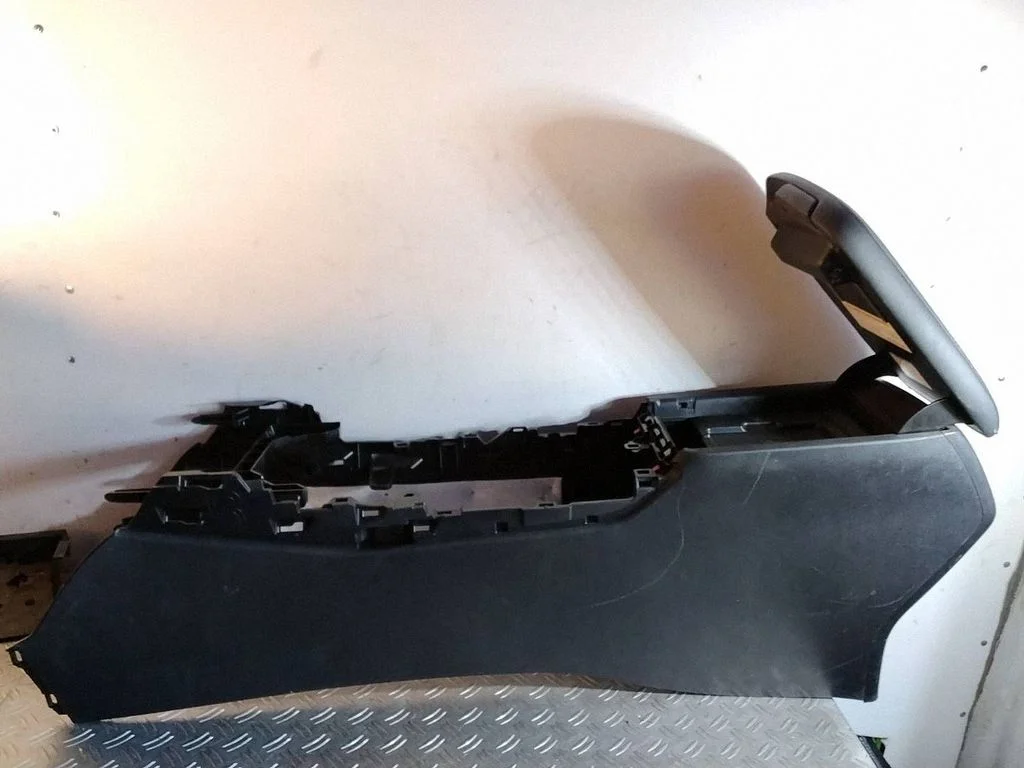 Keskkonsool – Lexus NX (2014-2021)