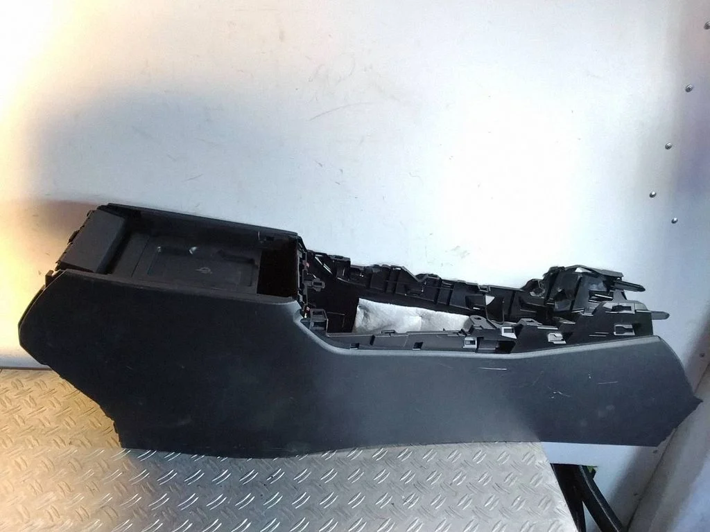 Keskkonsool – Lexus NX (2014-2021)