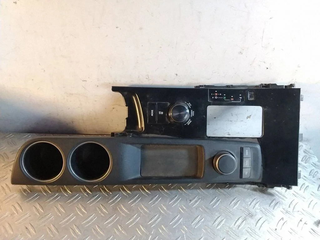 Keskkonsool – Lexus IS III XE30 (2013-2020)