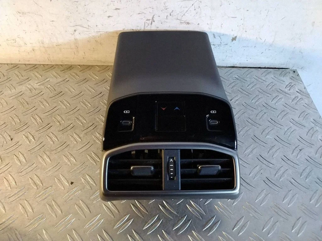 Rear air vent grill – Lexus RX 450H (2016-)