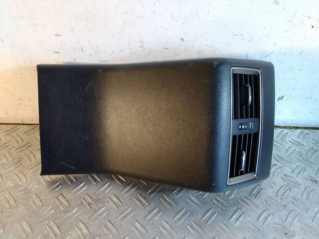 Rear air vent grill – Lexus NX (2014-2021)