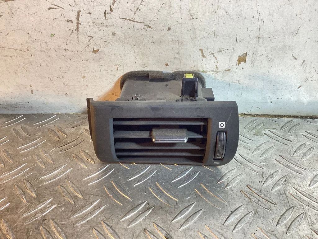 Rear air vent grill – Lexus RX III (2008-2015)