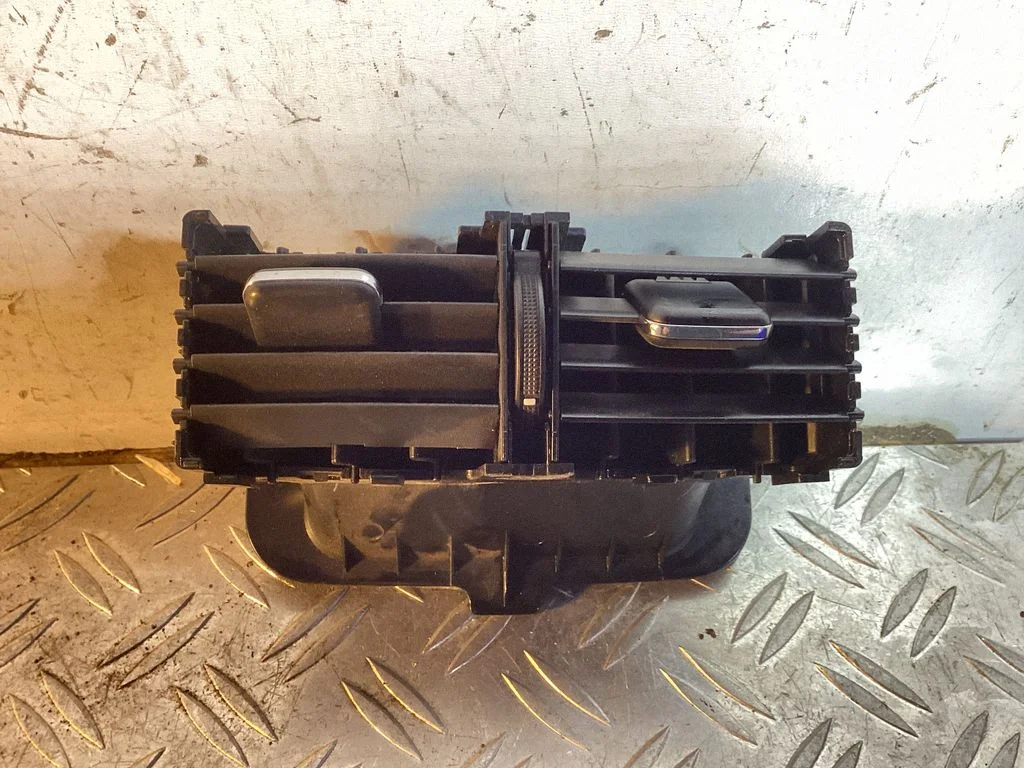 Rear air vent grill – Lexus RX III (2008-2015)