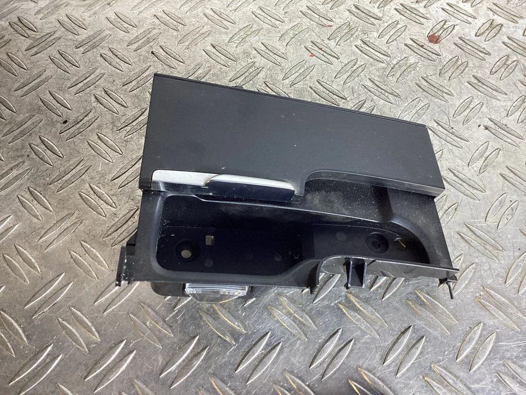Ashtray (front) – Volvo S90, V90 (2016-)