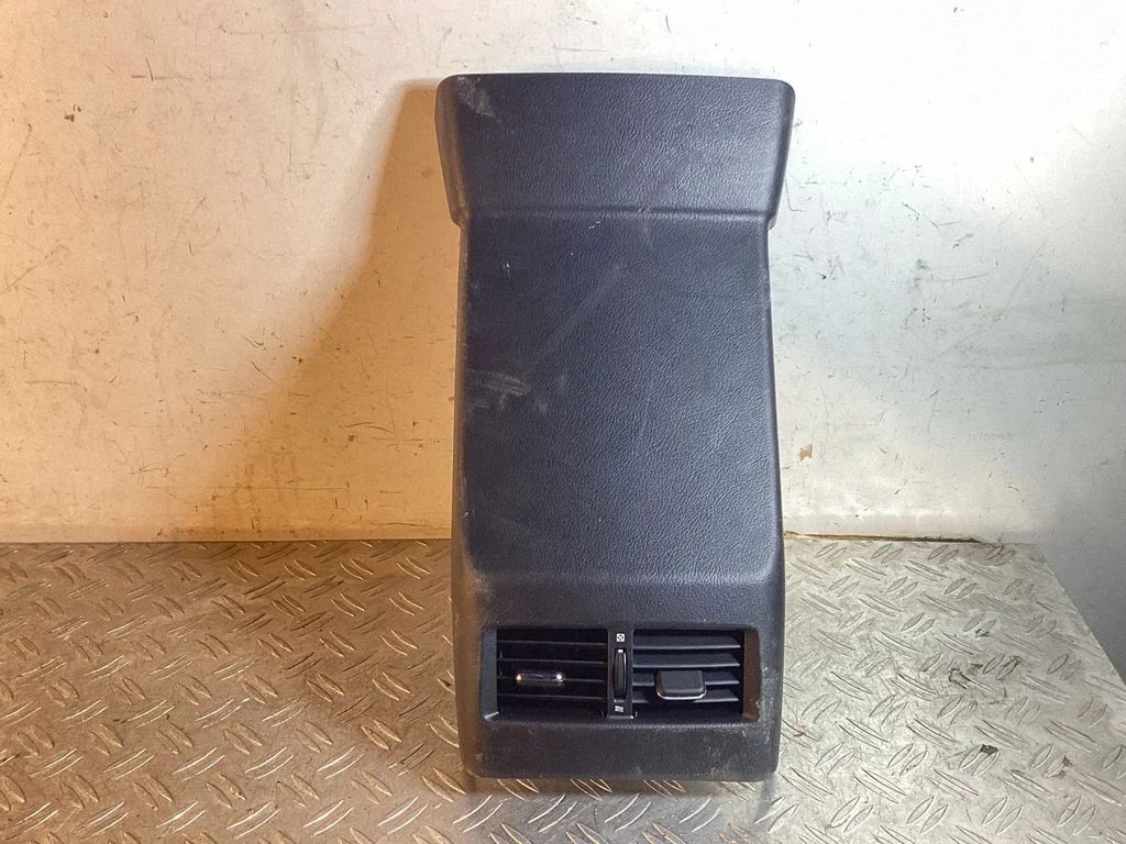 Rear air vent grill – Lexus RX III (2008-2015)
