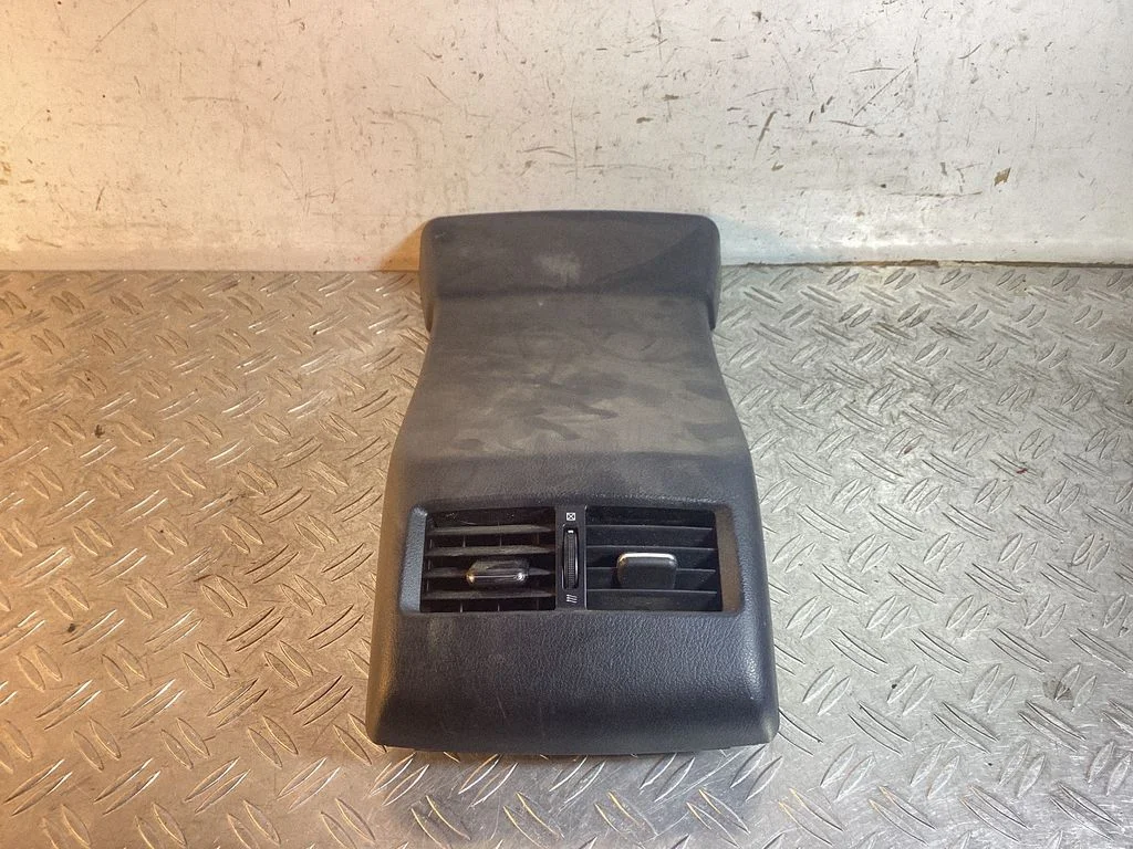 Rear air vent grill – Lexus RX III (2008-2015)