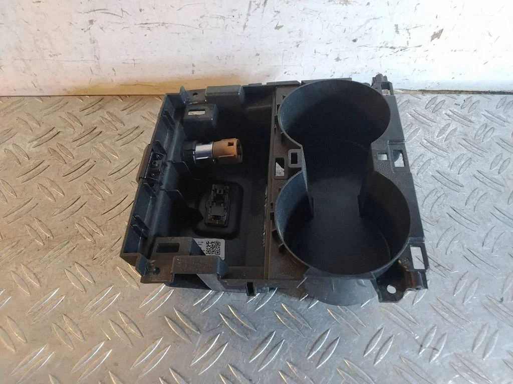 Cup holder front 175553200A