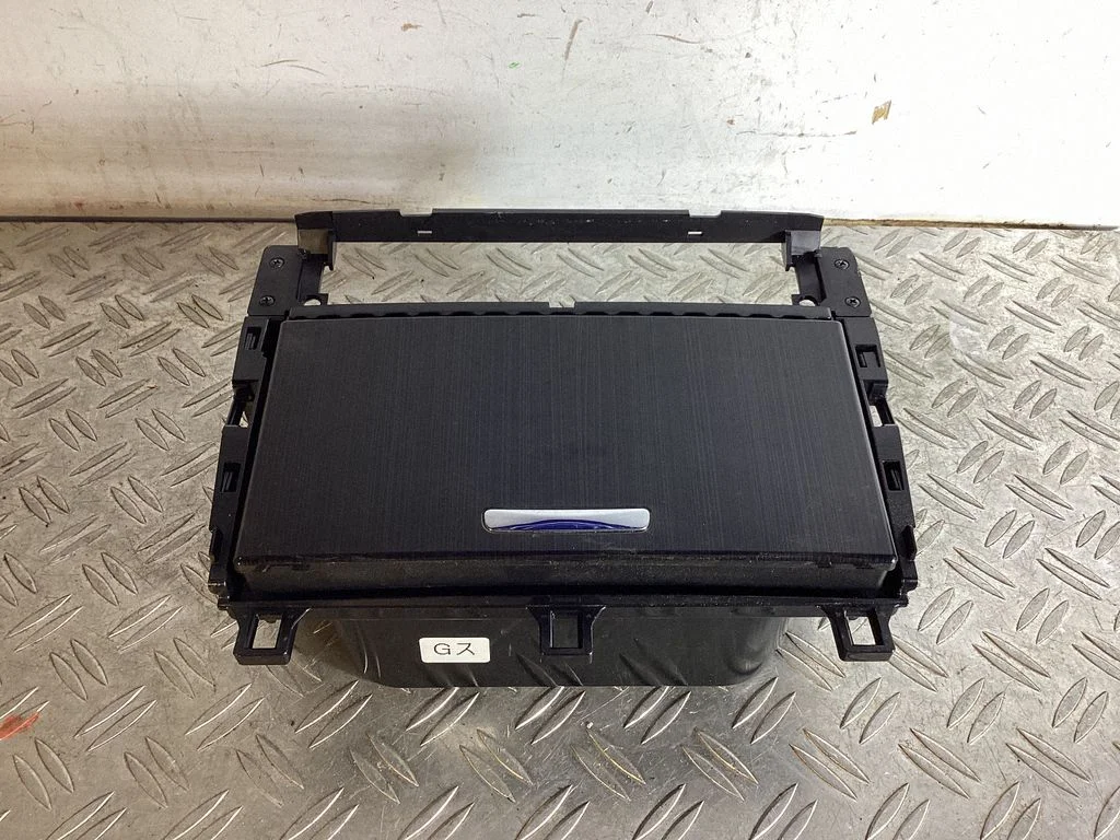 Uchwyt na kubki (przedni) – Lexus GS 250 350 300H 450H (2013-)