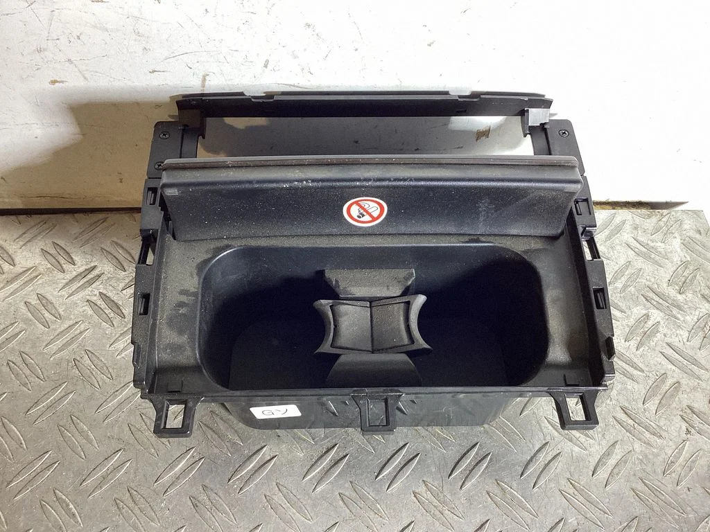 Uchwyt na kubki (przedni) – Lexus GS 250 350 300H 450H (2013-)