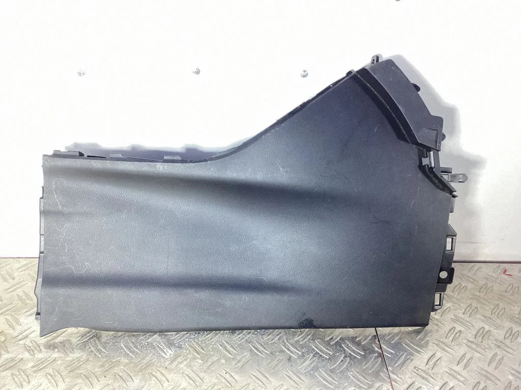 Centre console side trim front