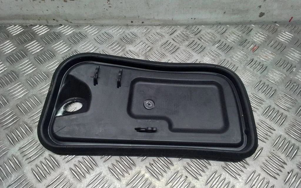Muu eesmise ukse viimistluse osa – Porsche Macan (95B) (2019-)