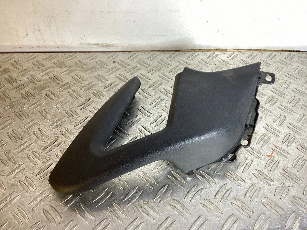 Uchwyt do zamykania drzwi przednich / osłona 809444EA1AX