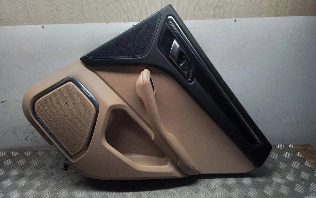Rear door card panel trim – Porsche Macan (95B) (2019-)