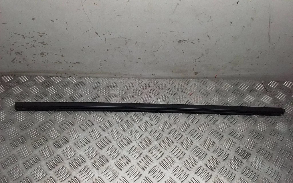 Other rear door trim element – Porsche Macan (95B) (2019-)