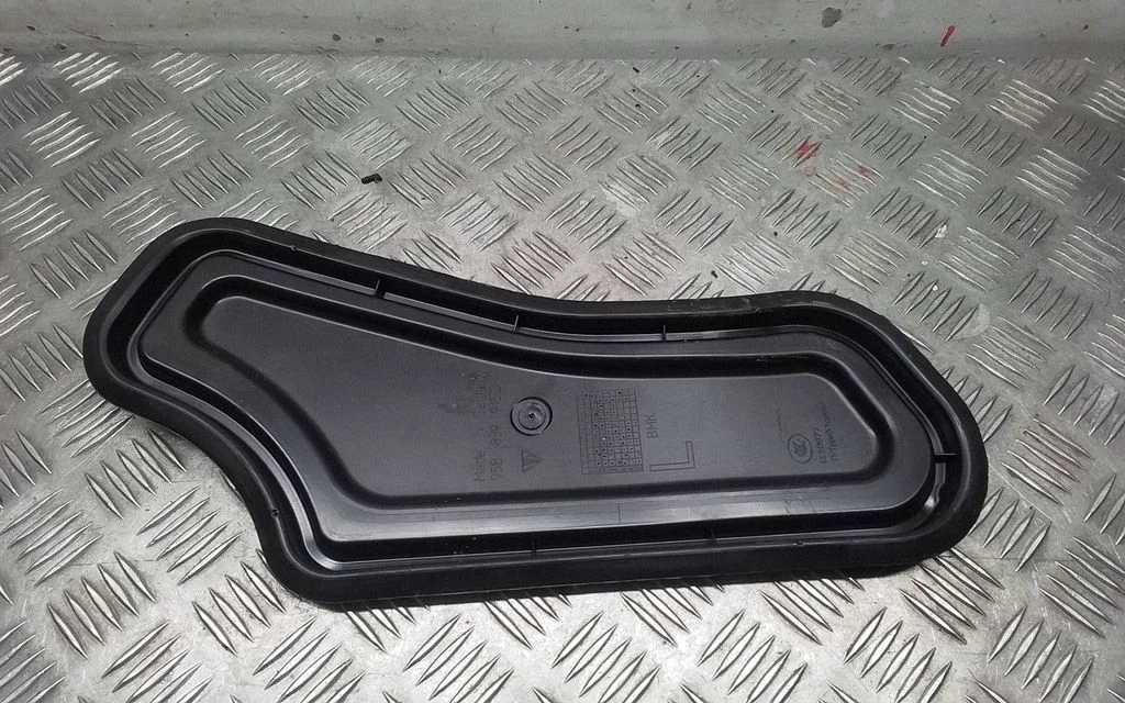Other rear door trim element – Porsche Macan (95B) (2019-)