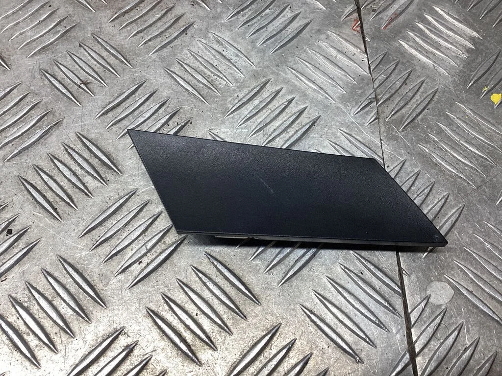 Other rear door trim element – Porsche Macan (95B) (2019-)