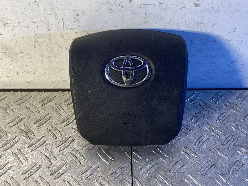 Steering wheel airbag
