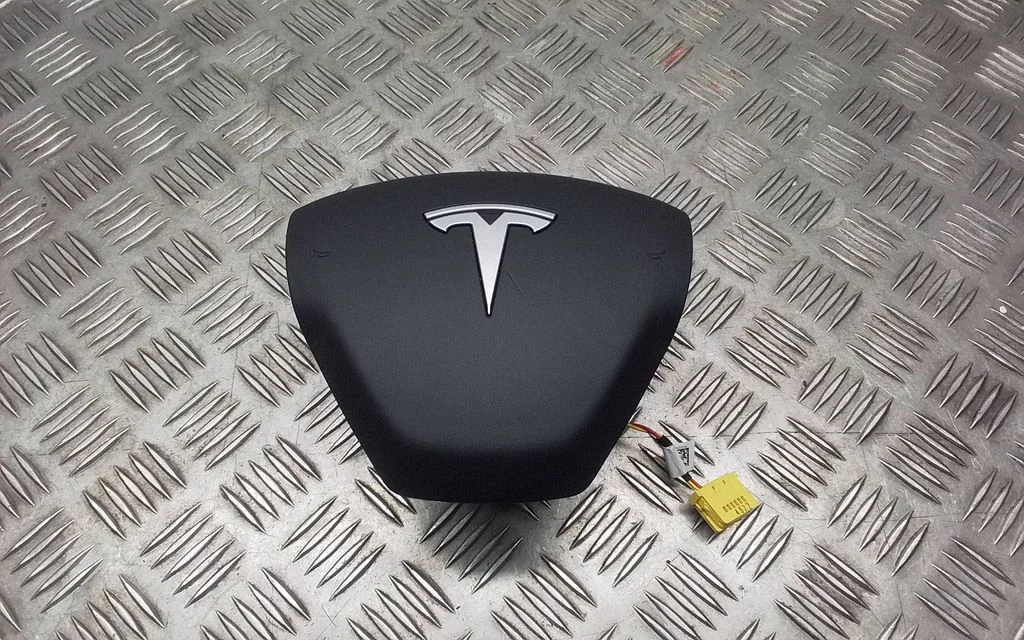 Rooli turvapadi – Tesla Model Y (2020-)