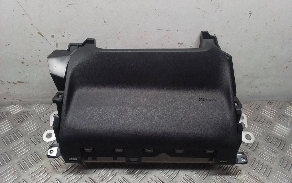 Knee airbag – Lexus RX 450H (2016-)