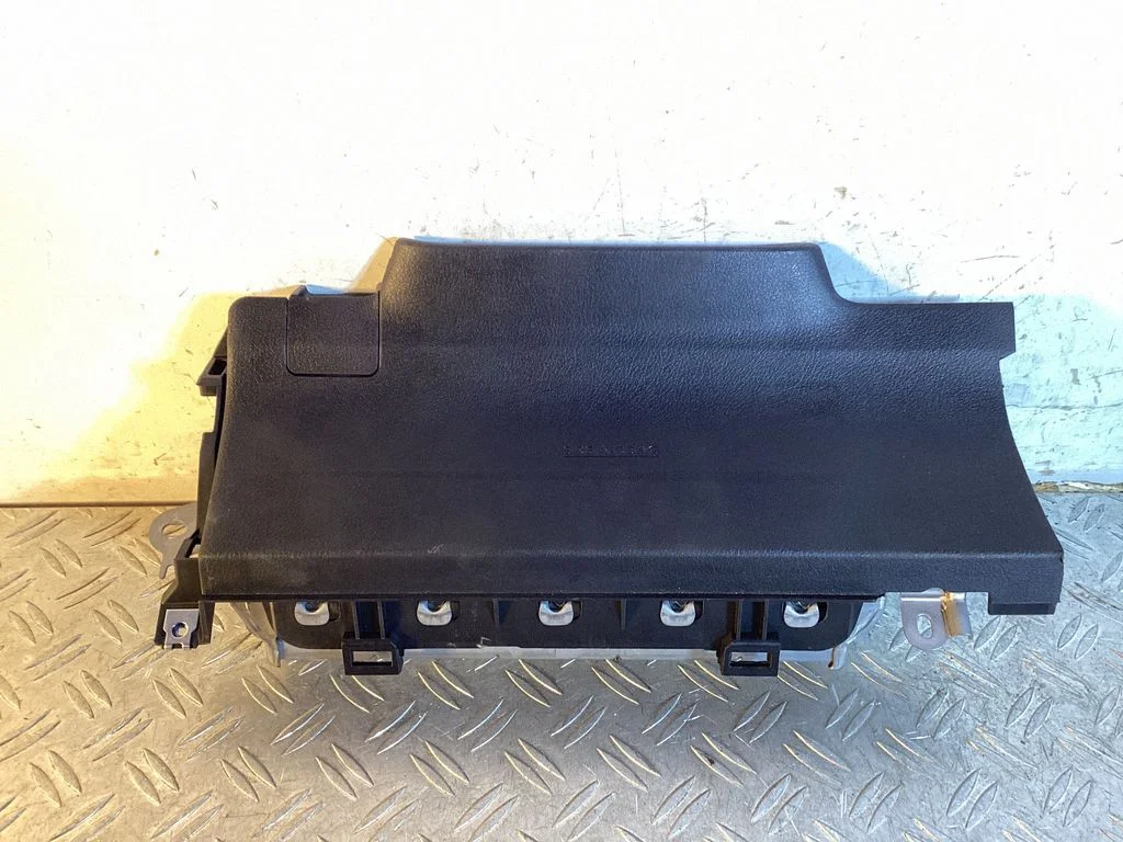 Knee airbag – Lexus RX 450H (2016-)