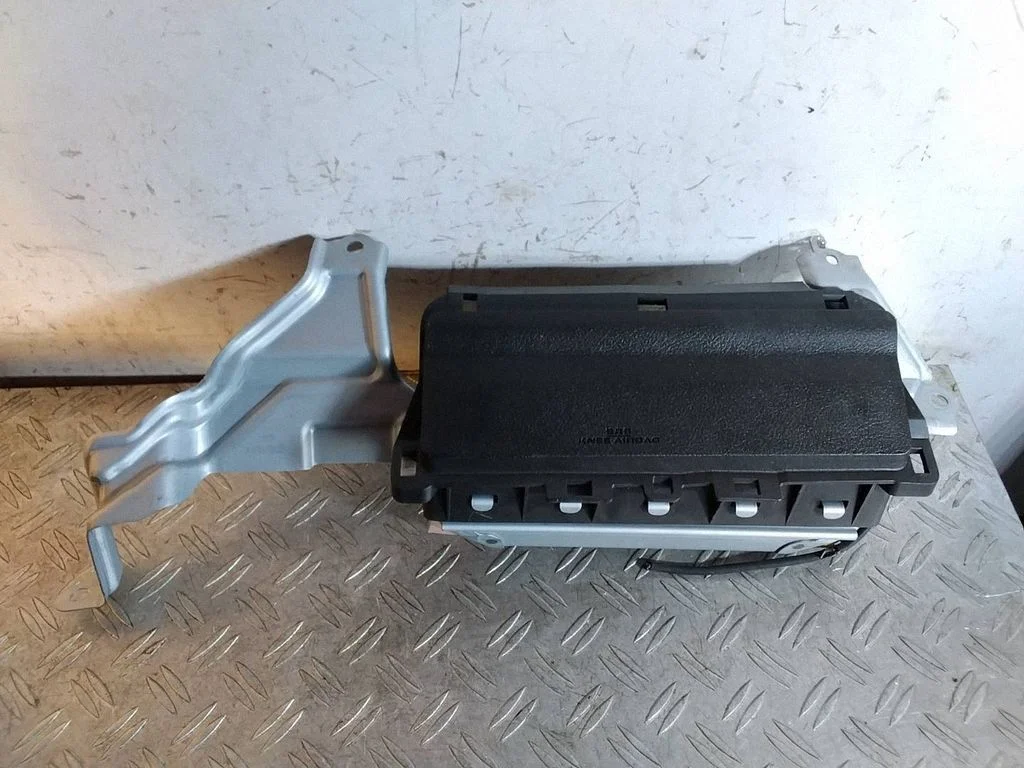 Passenger airbag 1074570