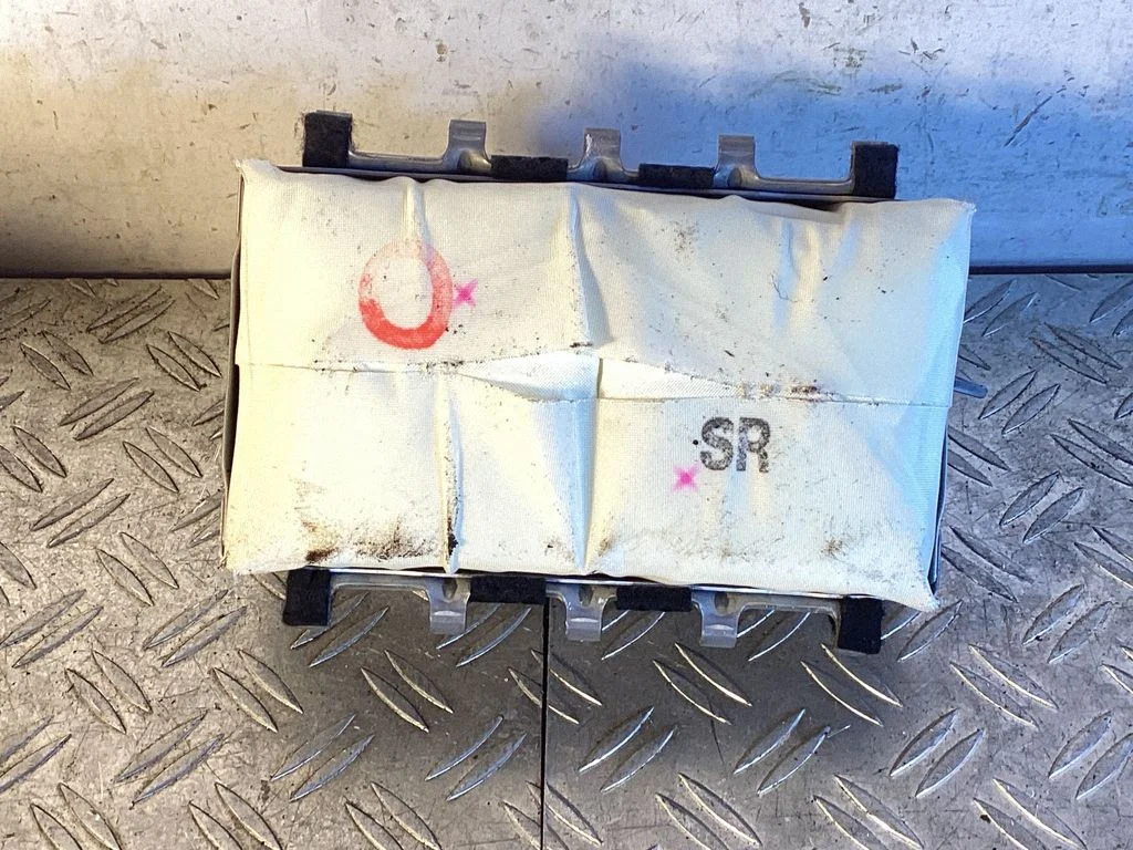 Passenger airbag M7428P4B