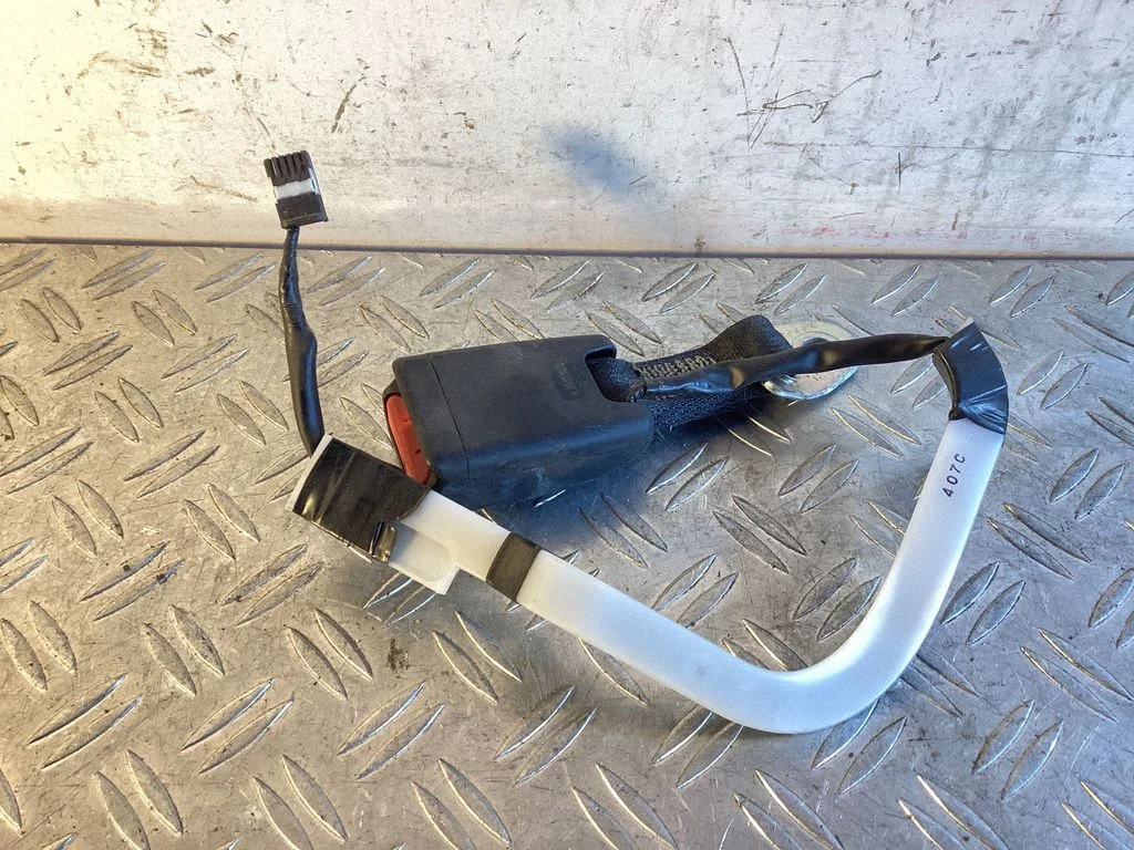 Eesmise turvavöö pannal – Lexus IS III XE30 (2013-2020)