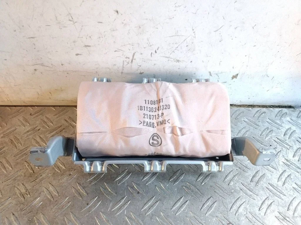 Passenger airbag 1108181