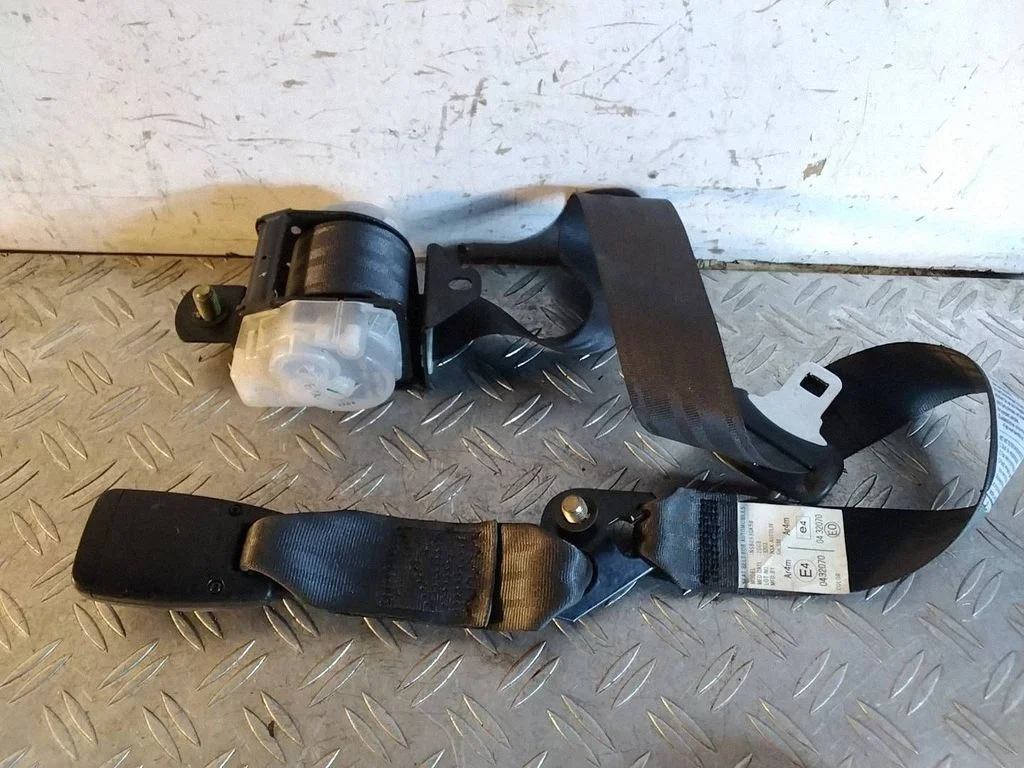 Middle seatbelt (rear) – Honda Accord (2003-2007)