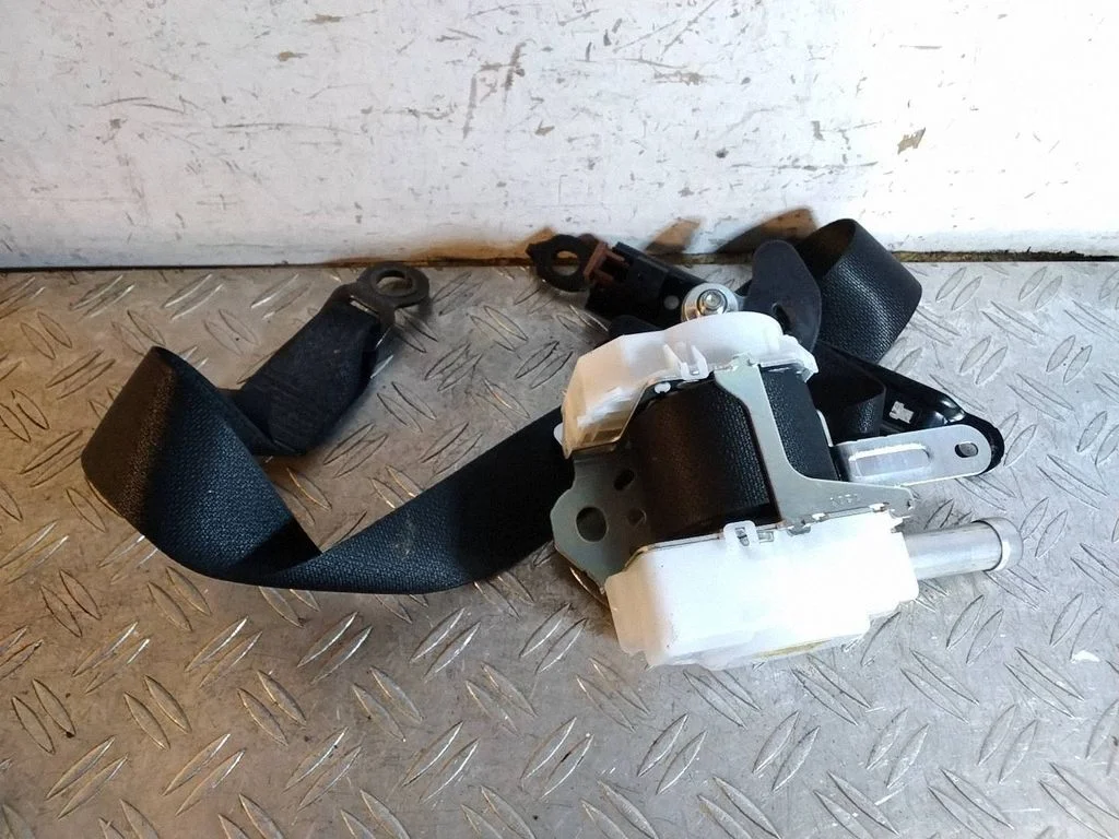 Front seatbelt – Lexus RX 450H (2016-)